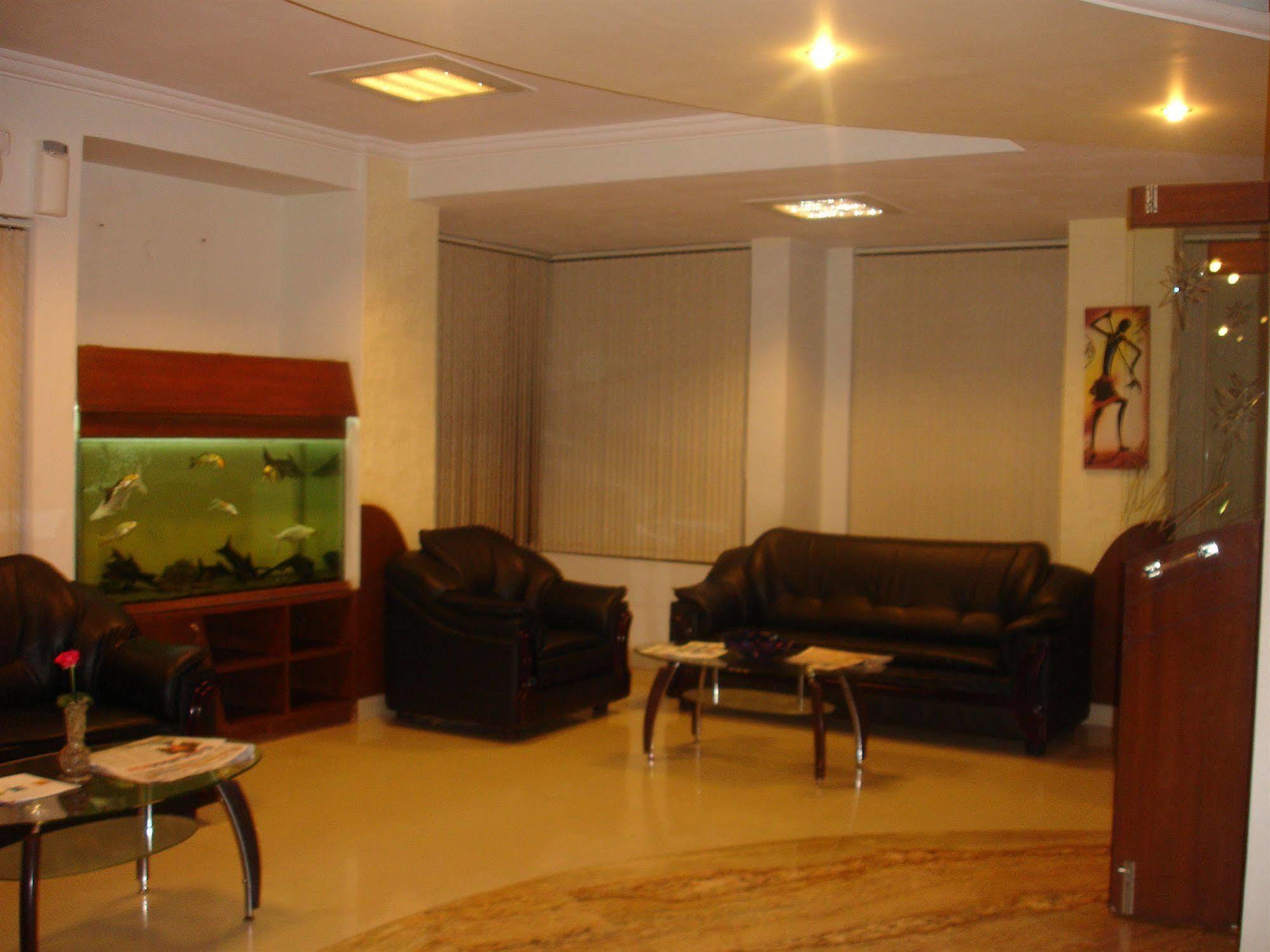 Oyo 5934 Lokaz Otel Bangalore Dış mekan fotoğraf